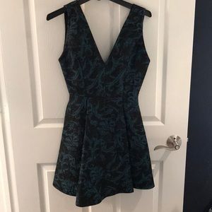 Alice + Olivia Malory Sleeveless V'd A-Line Dress